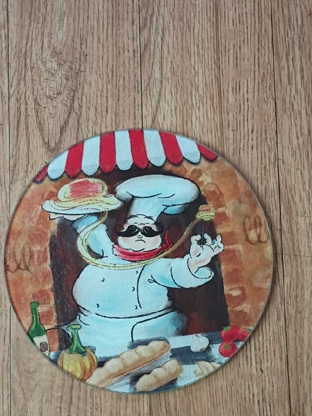 Chef-Themed Round Glass Cutting board! - Picture 5 of 5